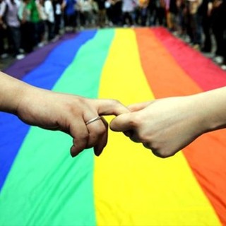 Stop all'iscrizione anagrafica di figli di coppie arcobaleno, Giusta: &quot;Non garantiti diritti fondamentali&quot;