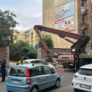Via Genova &quot;maledetta&quot;: cade il cestello di una gru, muore un operaio