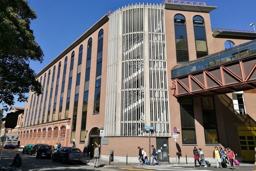 Strisce blu davanti al Gradenigo, la Circoscrizione 7 boccia la mozione