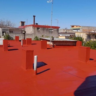 Metti al sicuro il tuo tetto: la guida all'impermeabilizzazione di una copertura in lamiera