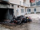 Un garage va a fuoco a Grugliasco: tre moto d'epoca andate distrutte