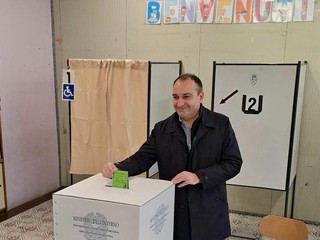 Al voto per il referendum Al voto per il referendum