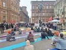 Flash mob in piazza Carignano contro i CPR: "Buco nero nel cuore della democrazia" [FOTO]