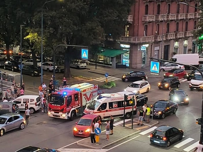 Incidente all'incrocio tra corso Vercelli e via Boccherini Incidente all'incrocio tra corso Vercelli e via Boccherini