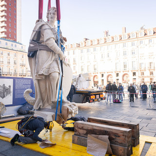 Palazzo Madama, le copie delle quattro statue del Buon Governo posizionate in cima alla facciata Palazzo Madama, le copie delle quattro statue del Buon Governo posizionate in cima alla facciata