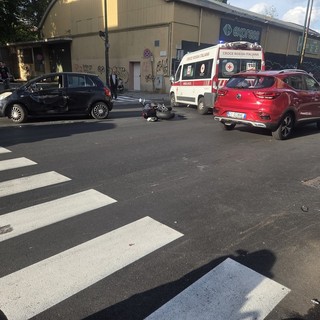 Scontro tra auto e moto in Corso Casale: traffico rallentato