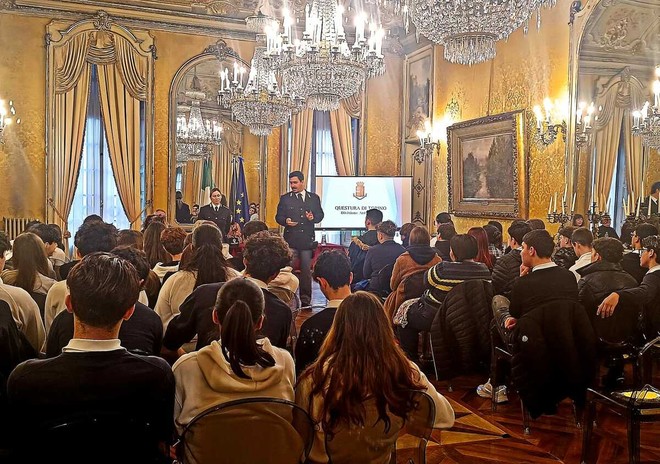 Nuovi cantieri di educazione civica, la Polizia incontra in Prefettura gli studenti