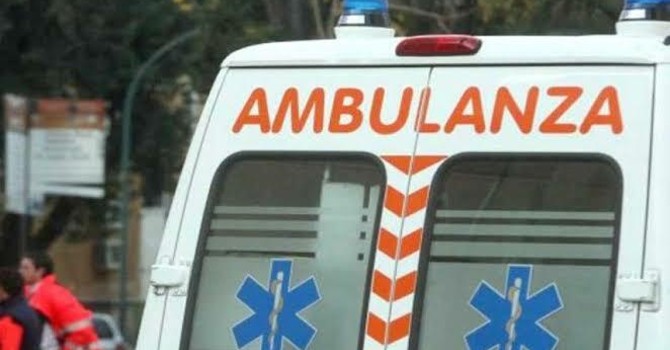 Giovane investita da un autobus in via San Donato: è grave Giovane investita da un autobus in via San Donato: è grave