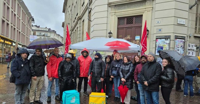 Protesta dei rider per avere tutele e diritti