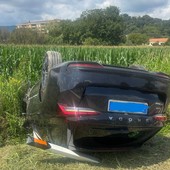 Il sinistro all'altezza di Ivrea, uno dei mezzi si è ribaltato