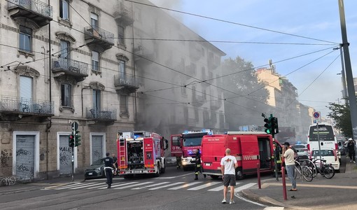 Incendio in un negozio di via Bologna, Vigili del fuoco in azione