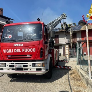 Castagnole Piemonte: va a fuoco il tetto di una casa rurale