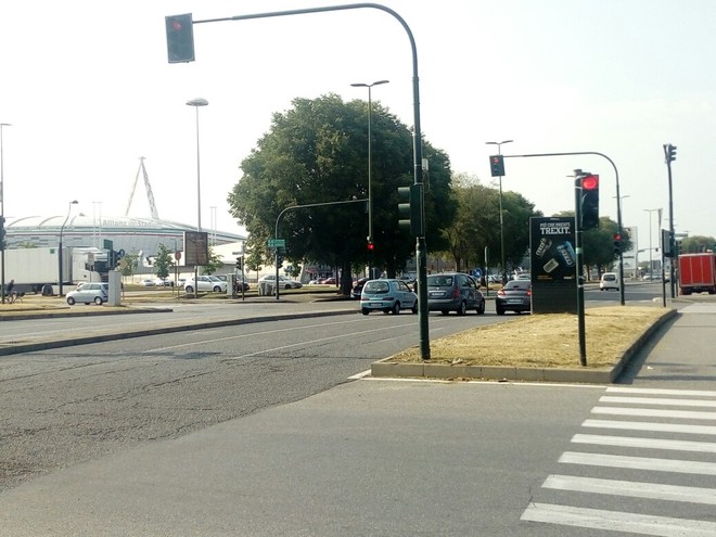 A Torino i bus viaggeranno più velocemente, estesa la priorità semaforica: le linee dove si aspetterà meno
