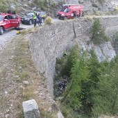 Motociclista finisce in una scarpata nelle strade sopra Salbertrand. L'intervento di Soccorso Alpino e Gdf [FOTO]