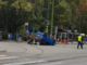 Incidente in corso Vittorio Emanuele: si ribalta una vettura in mezzo all'incrocio
