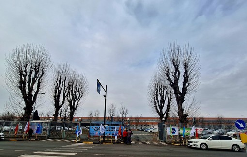 Volantinaggio davanti all'Iveco Volantinaggio davanti all'Iveco