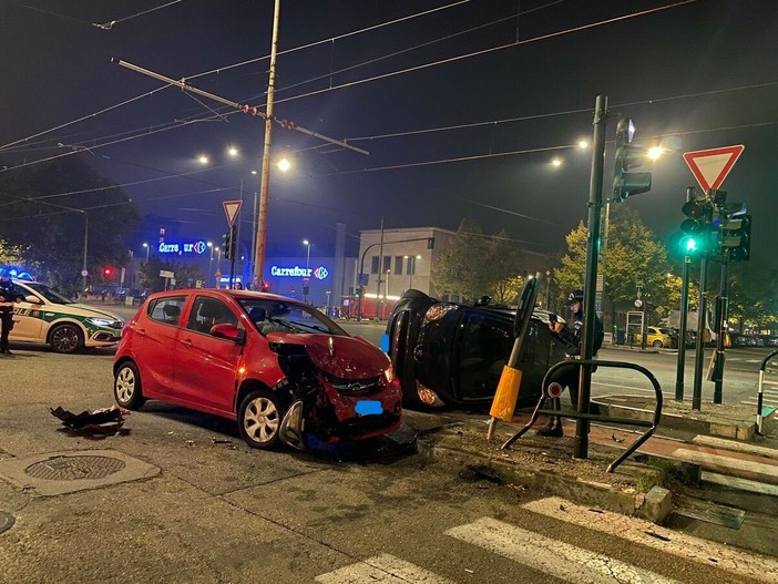 Brutto incidente all'incrocio tra corso Lepanto e corso Unione Sovietica