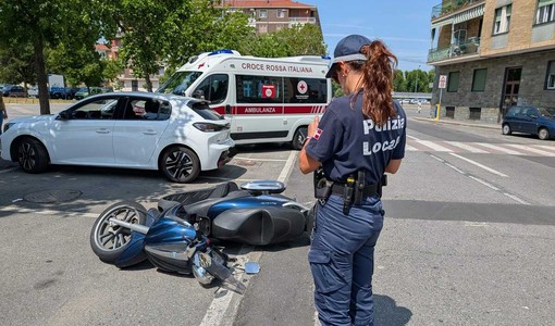 Brutto incidente tra auto e scooter, momenti di paura a Nichelino