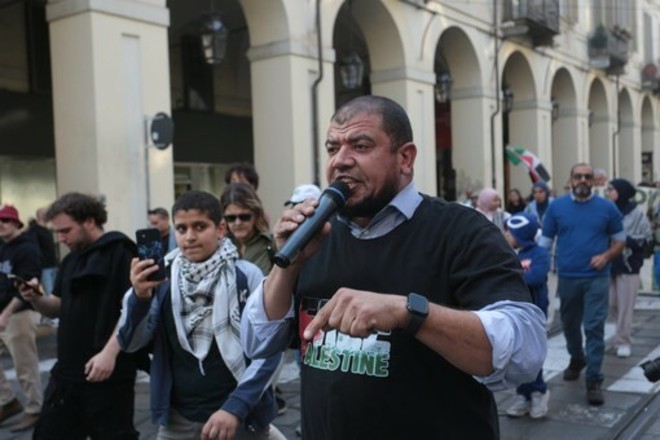 L'imam Mohamed Shahin durante una manifestazione L'imam Mohamed Shahin durante una manifestazione