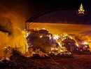 Incendio devasta un fienile ad Alpignano: in corso le operazioni dei Vigili del Fuoco