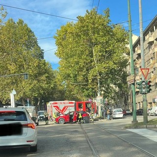 Scontro tra macchine in corso Vittorio: traffico in tilt