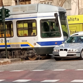 incidente tra tram e auto