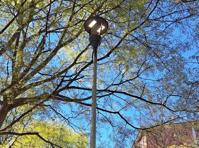 Nuova luce su piazza Chiaves, completato l’impianto nel giardino Scafidi