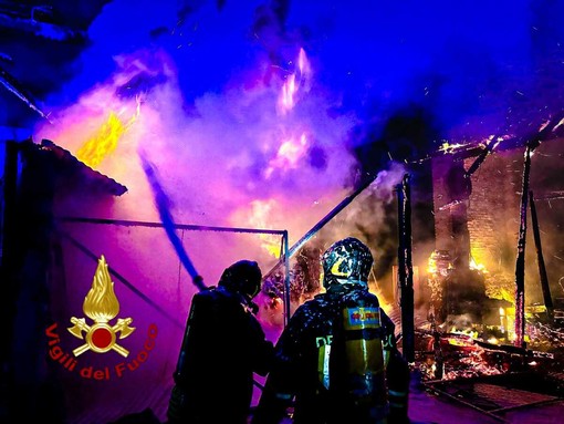Incendio a Venaria, questa notte