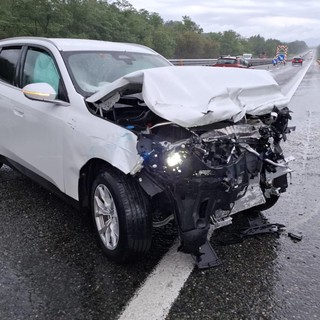 Incidente sulla Torino-Aosta: macchina si schianta contro il guard rail, conducente in ospedale