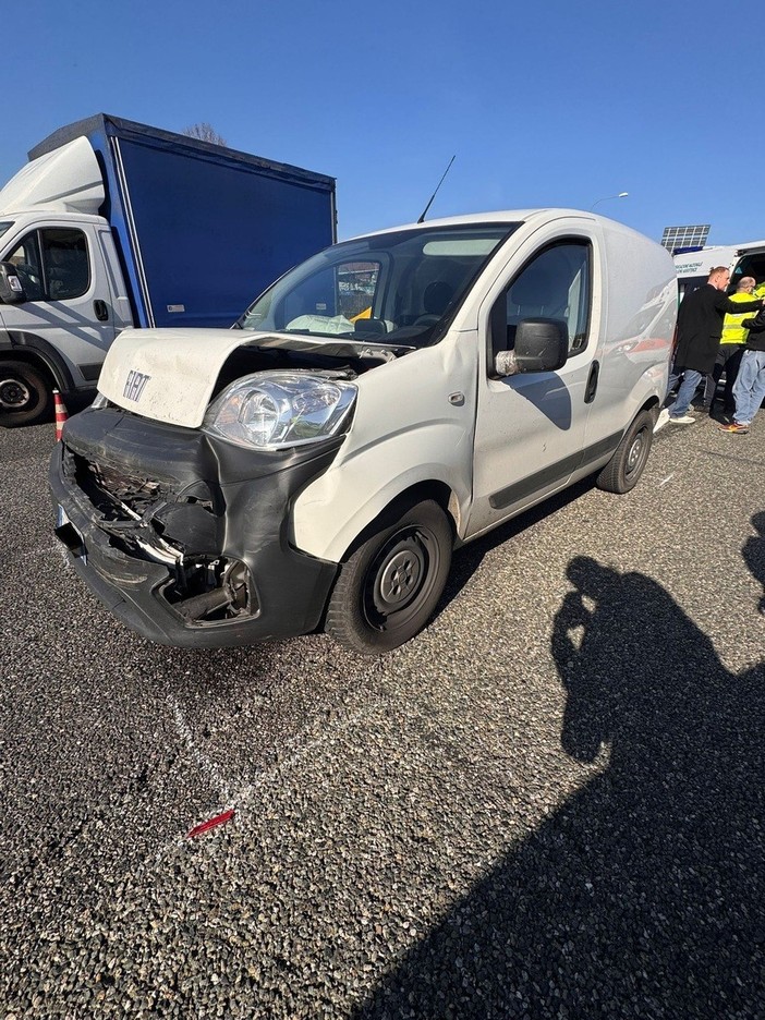 Incidente in tangenziale, direzione Sud, a Torino Incidente in tangenziale, direzione Sud, a Torino