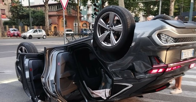Incidente tra corso Unione Sovietica e via Passo Buole: 4 feriti e momenti di paura Incidente tra corso Unione Sovietica e via Passo Buole: 4 feriti e momenti di paura