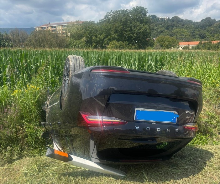 Il sinistro all'altezza di Ivrea, uno dei mezzi si è ribaltato