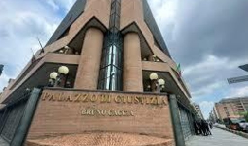 Aderiva a gruppi Telegram nazifascisti, assolto per "immaturità" minorenne di Torino