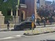 Macchina contro palo della luce in corso Quintino Sella: traffico e bus deviati