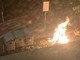 Vandali danno fuoco ai cassonetti della raccolta rifiuti a Moncalieri