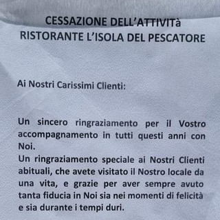 ristorante di Torino chiude con un cartello