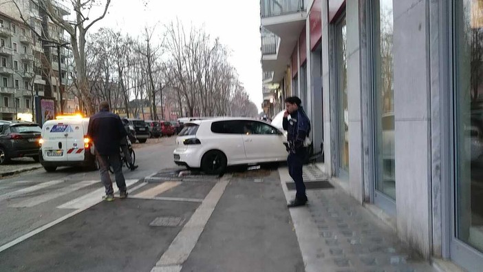 Una delle due auto coinvolte nel sinistro