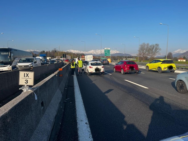 Doppio incidente sulla Tangenziale tra Collegno e Rivoli: traffico in tilt Doppio incidente sulla Tangenziale tra Collegno e Rivoli: traffico in tilt