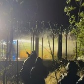 Un momento delle tensioni di ieri sera al cantiere Tav Un momento delle tensioni di ieri sera al cantiere Tav