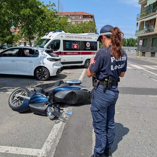 Brutto incidente tra auto e scooter, momenti di paura a Nichelino