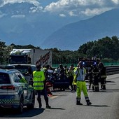 Auto in contromano sulla Torino-Bardonecchia: scontro frontale, un morto e 4 feriti