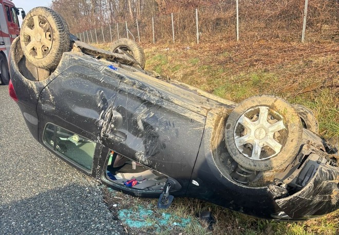 Auto si ribalta e poi finisce nei prati: momenti di paura sull'A5