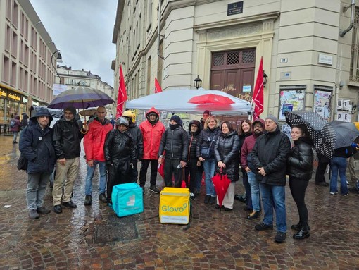 Protesta dei rider per avere tutele e diritti