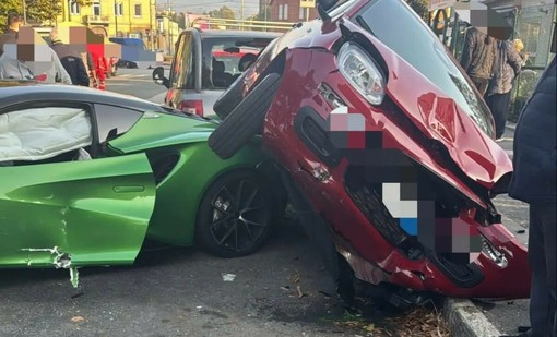Carambola tra quattro auto, paura in via Ponchielli Carambola tra quattro auto, paura in via Ponchielli