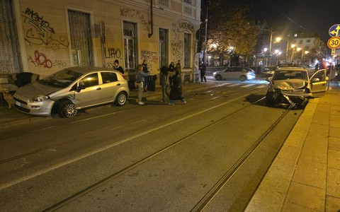 Scontro tra due auto in via Accademia Albertina: paura ma nessun ferito