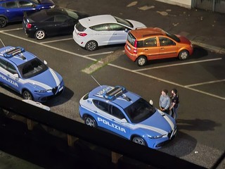 Intervento della Polizia presso un negozio etnico di via Sanremo
