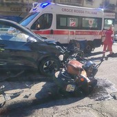 Grave scontro tra moto e auto in via Palestrina: ferito il motociclista