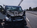Scontro tra un tir e un autocarro: paura sulla Torino-Aosta, un ferito