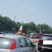 Scontro tra un mezzo dei pompieri e un’auto in corso Regina: donna rimane incastrata
