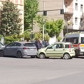 Schianto tra più macchine in corso Turati all'angolo con corso Lepanto